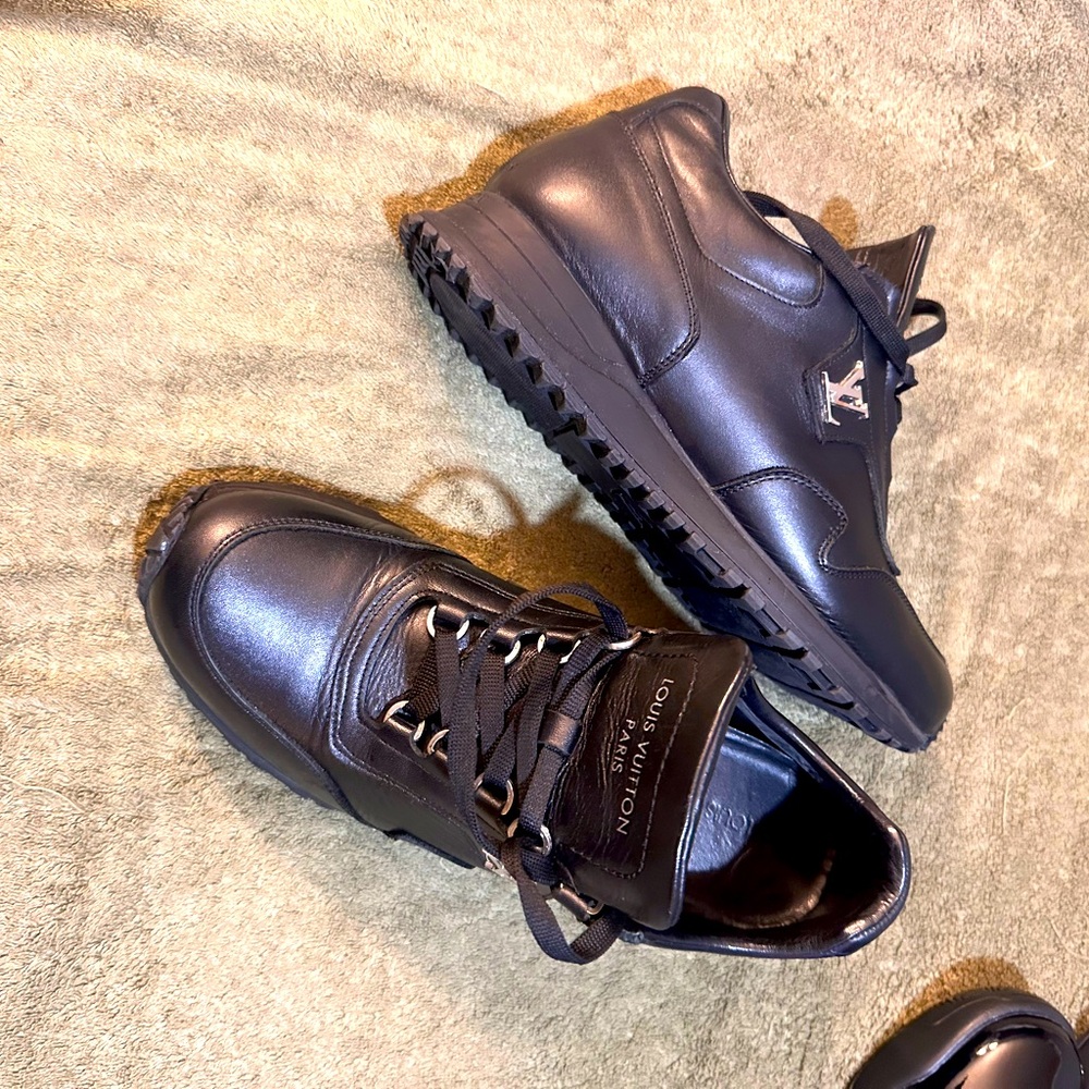 Louis Vuitton sneakers black